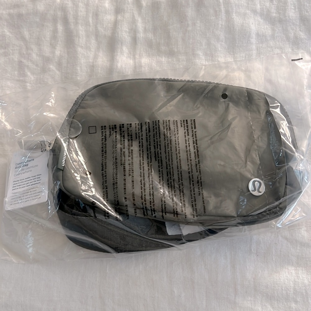 NWT Lululemon Everywhere Belt Bag Grey Sage
